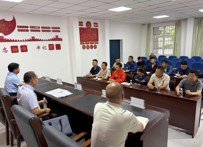 米易县司法局组织开展“诚信经营·法治护航”进企业系列宣传活动