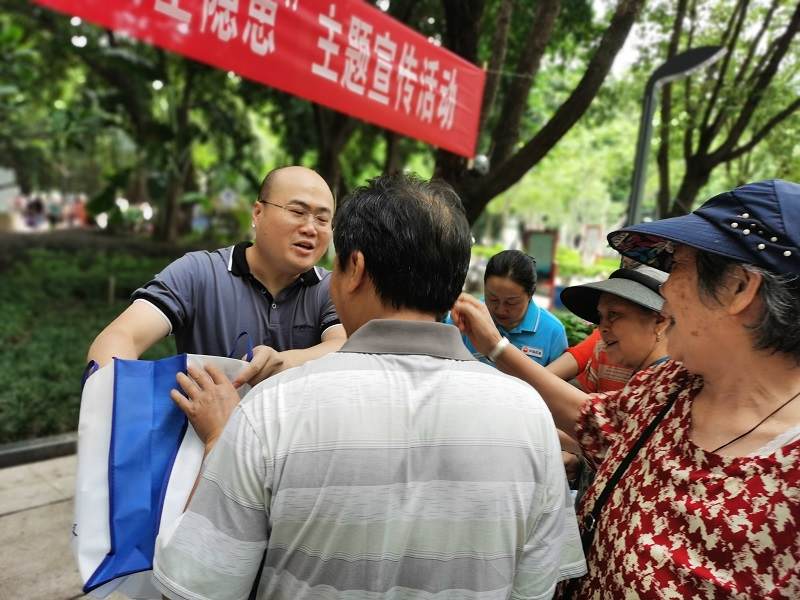 米易县气象局开展气象科普宣传暨诚信建设法治宣传活动