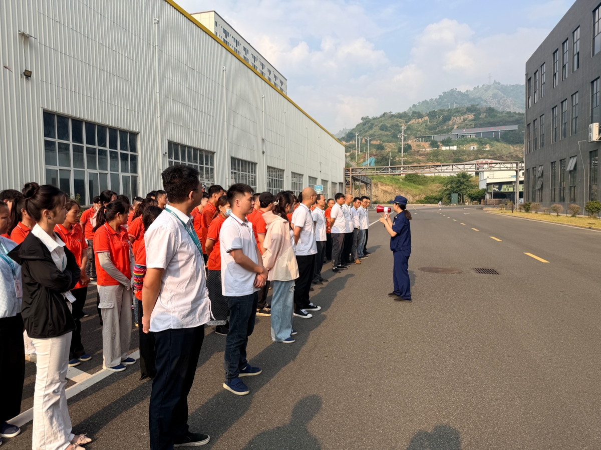 仁和区消防救援局深入企业开展消防暨质量诚信宣传