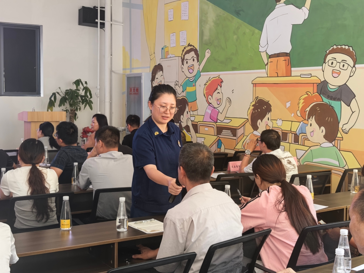 仁和区消防救援局受邀开展商务领域重点企业消防安全培训暨诚信宣传活动